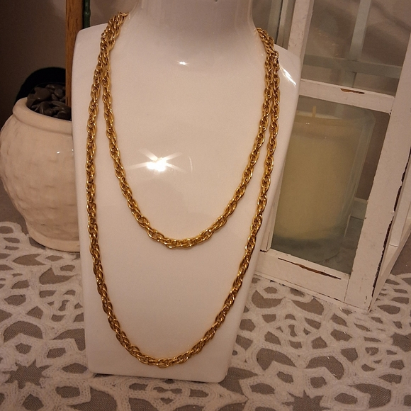 Jewelry - VTG Elegant Gold Rope Chain Necklace